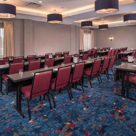 Towneplace Suites By Marriott Алтуна Екстериор снимка