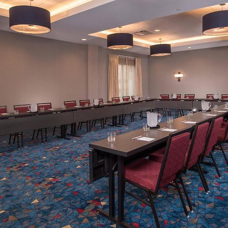 Towneplace Suites By Marriott Алтуна Екстериор снимка