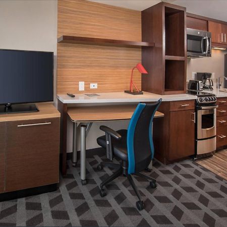 Towneplace Suites By Marriott Алтуна Екстериор снимка