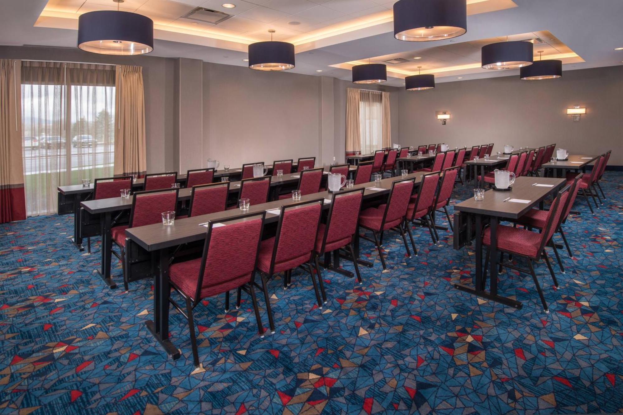 Towneplace Suites By Marriott Алтуна Екстериор снимка