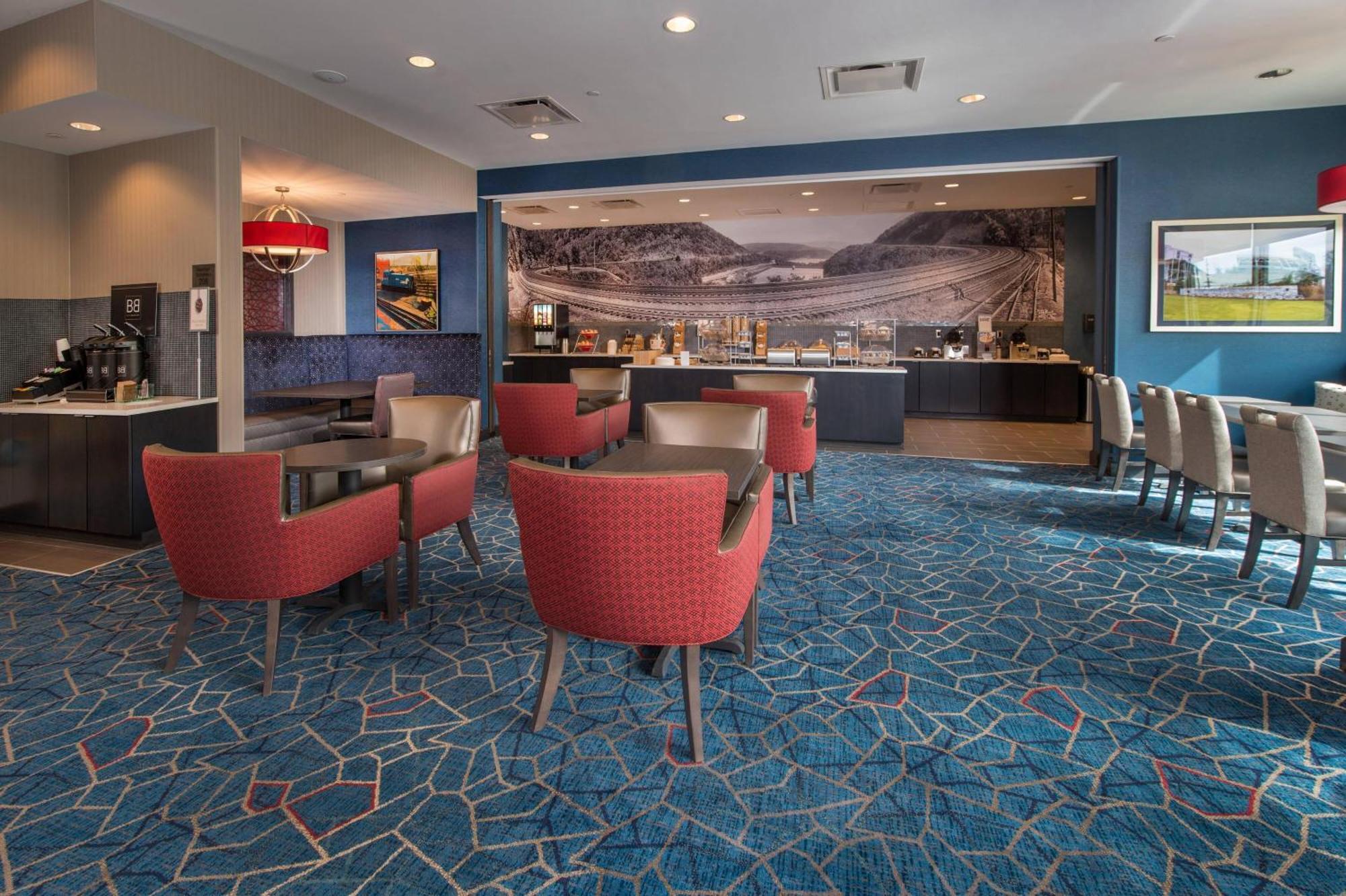 Towneplace Suites By Marriott Алтуна Екстериор снимка