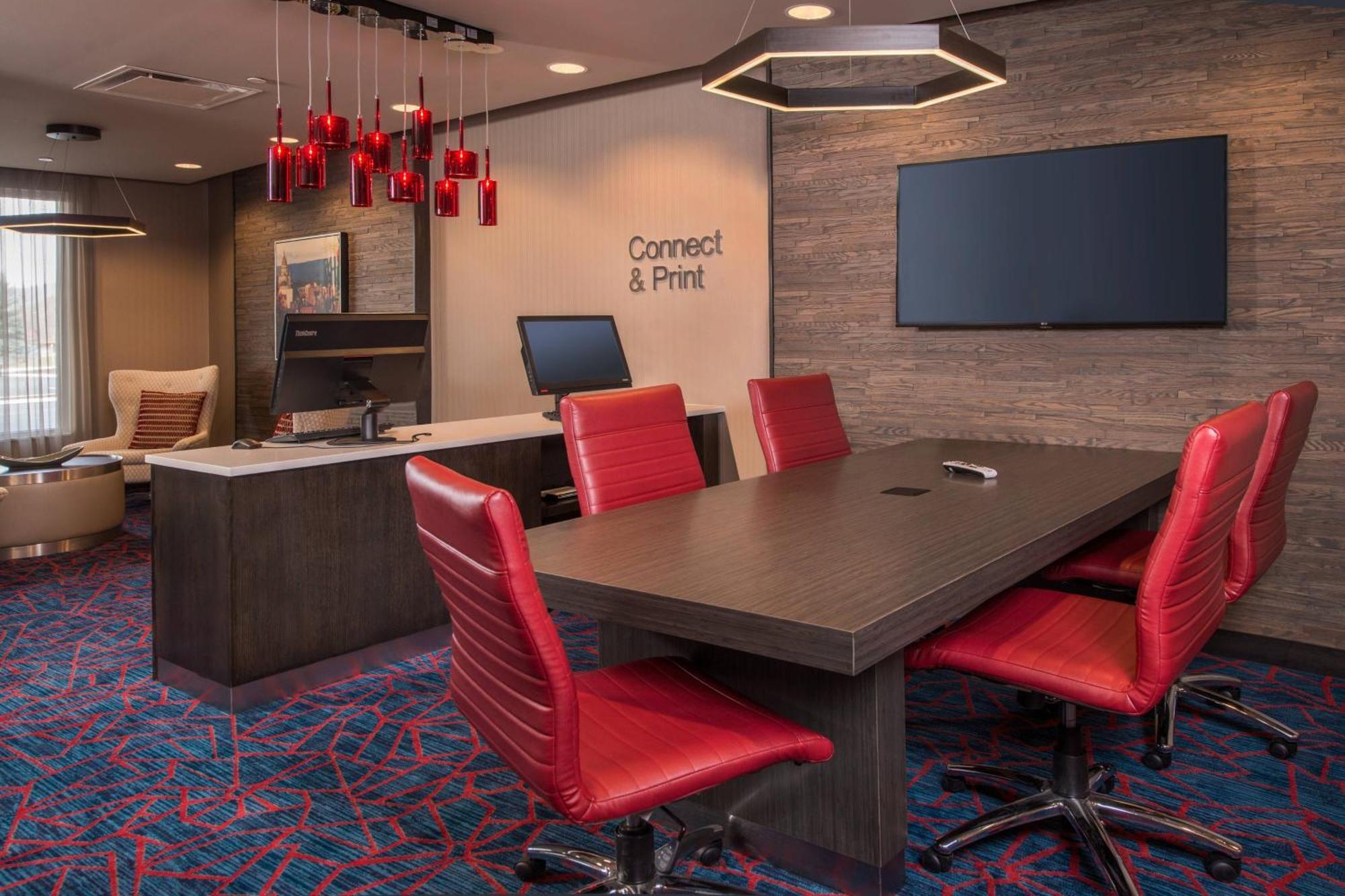 Towneplace Suites By Marriott Алтуна Екстериор снимка