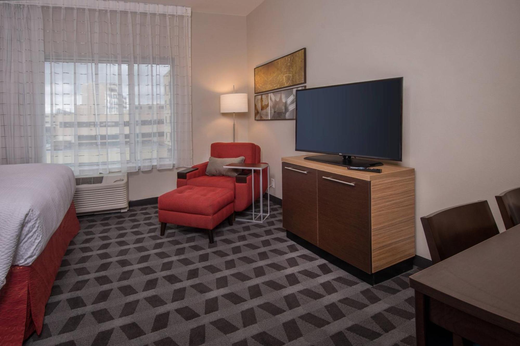Towneplace Suites By Marriott Алтуна Екстериор снимка
