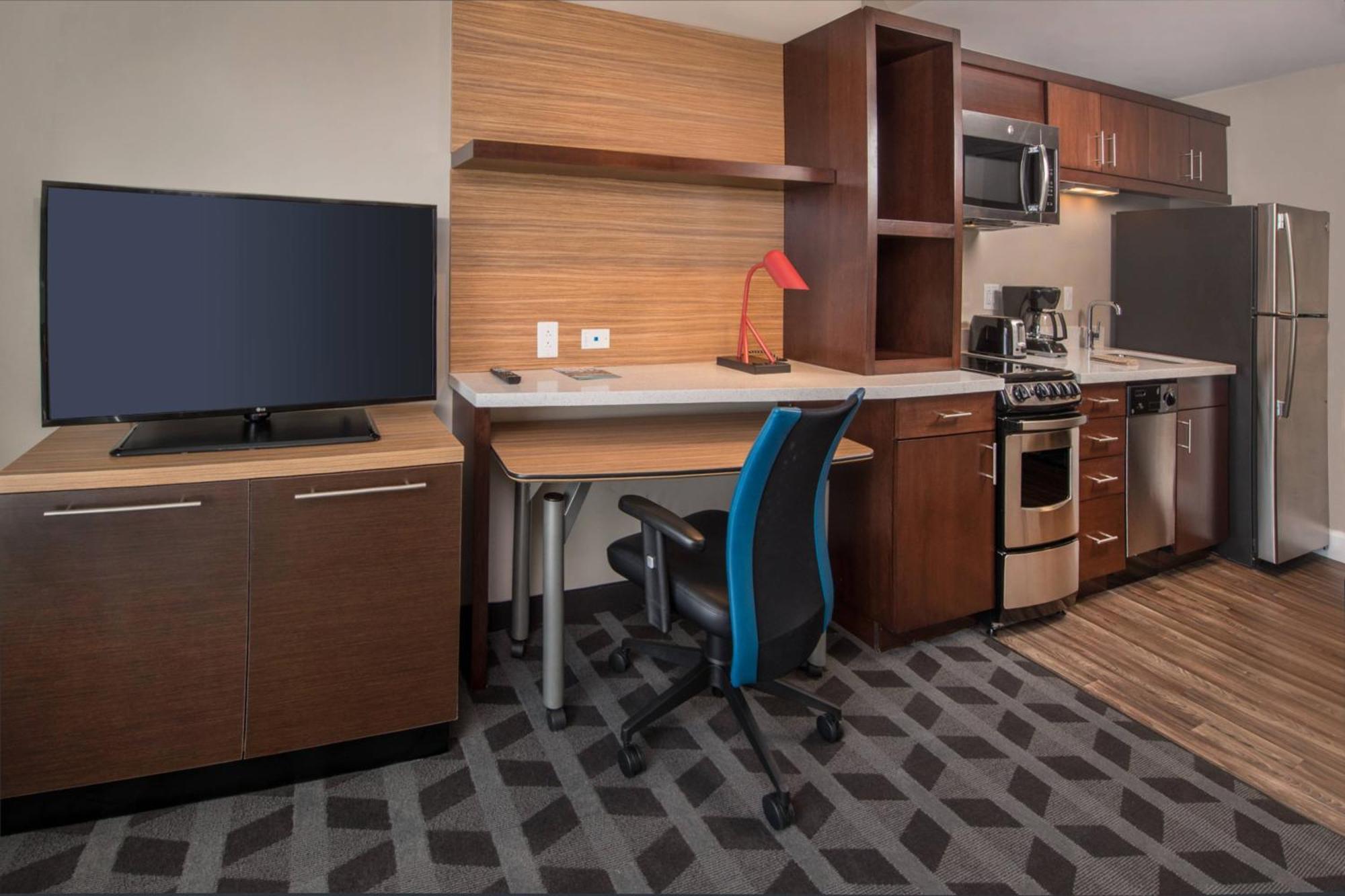 Towneplace Suites By Marriott Алтуна Екстериор снимка
