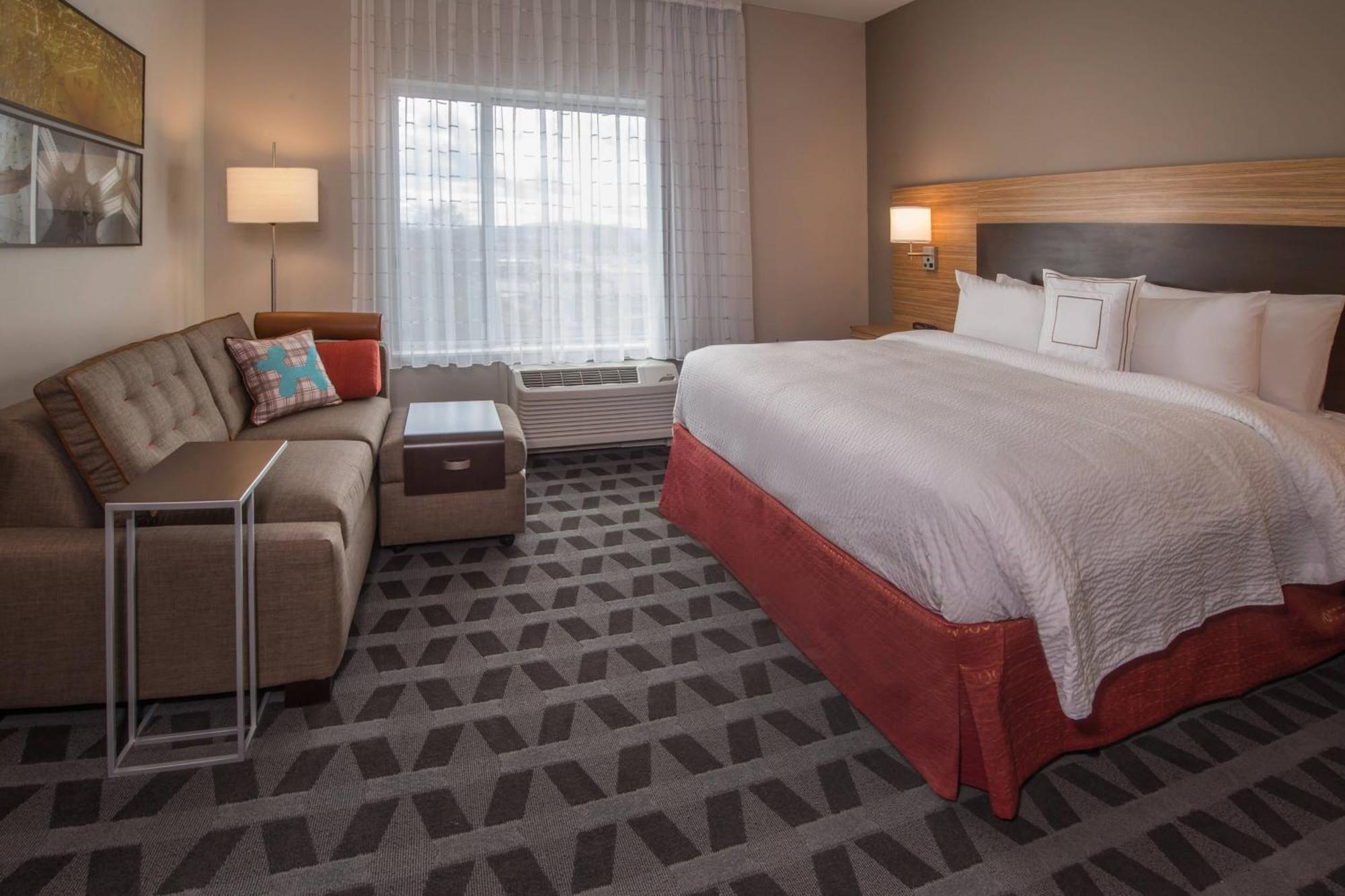 Towneplace Suites By Marriott Алтуна Екстериор снимка