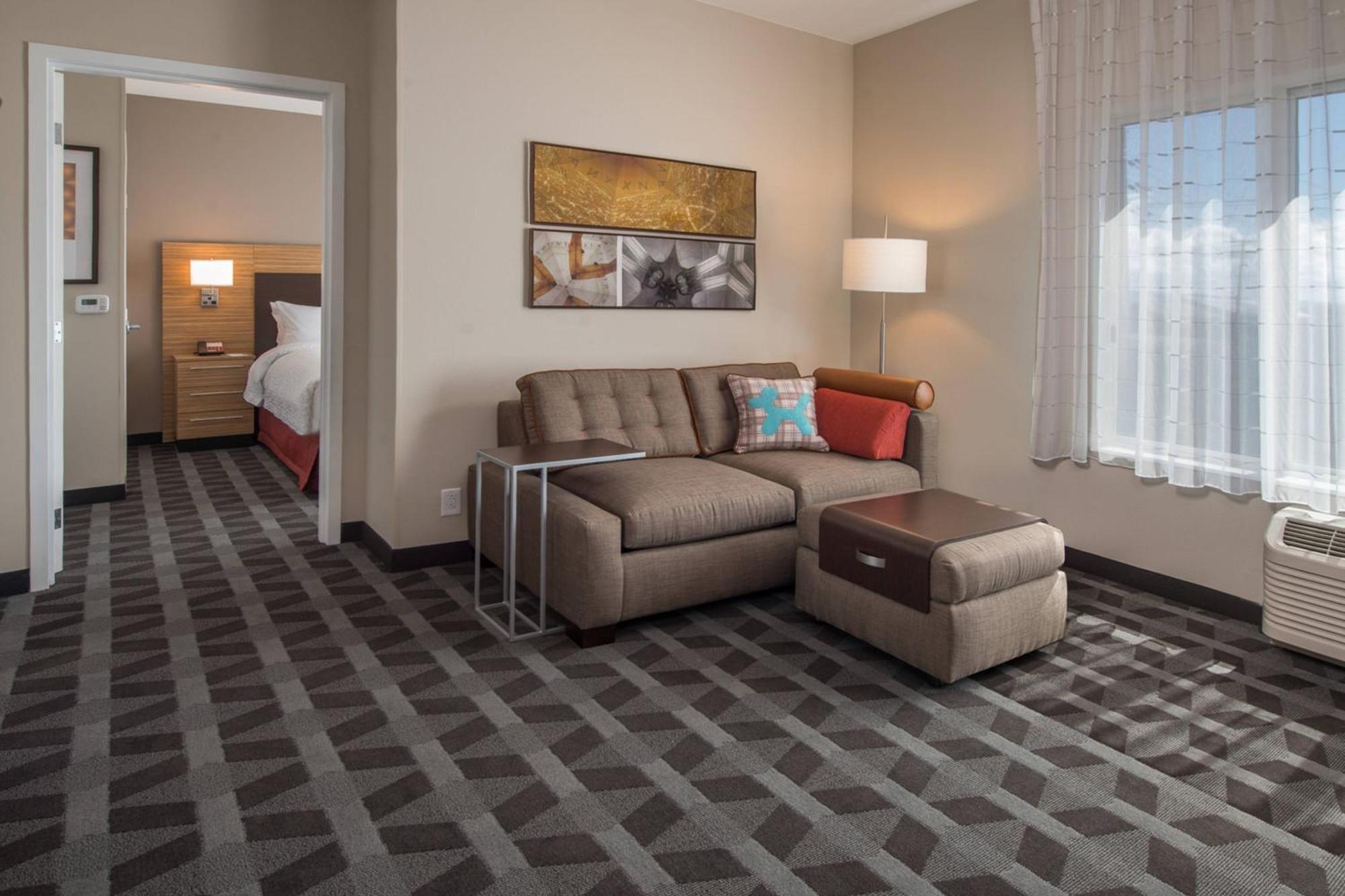 Towneplace Suites By Marriott Алтуна Екстериор снимка