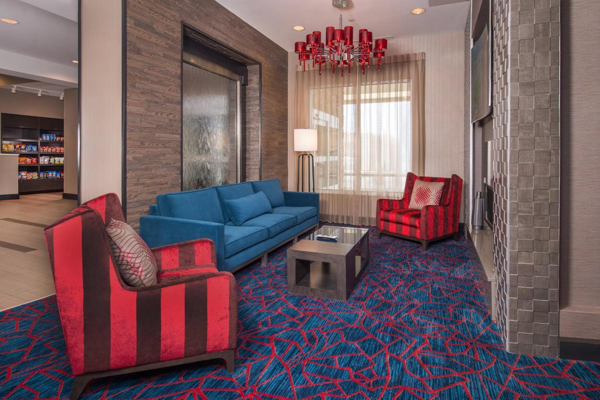 Towneplace Suites By Marriott Алтуна Екстериор снимка