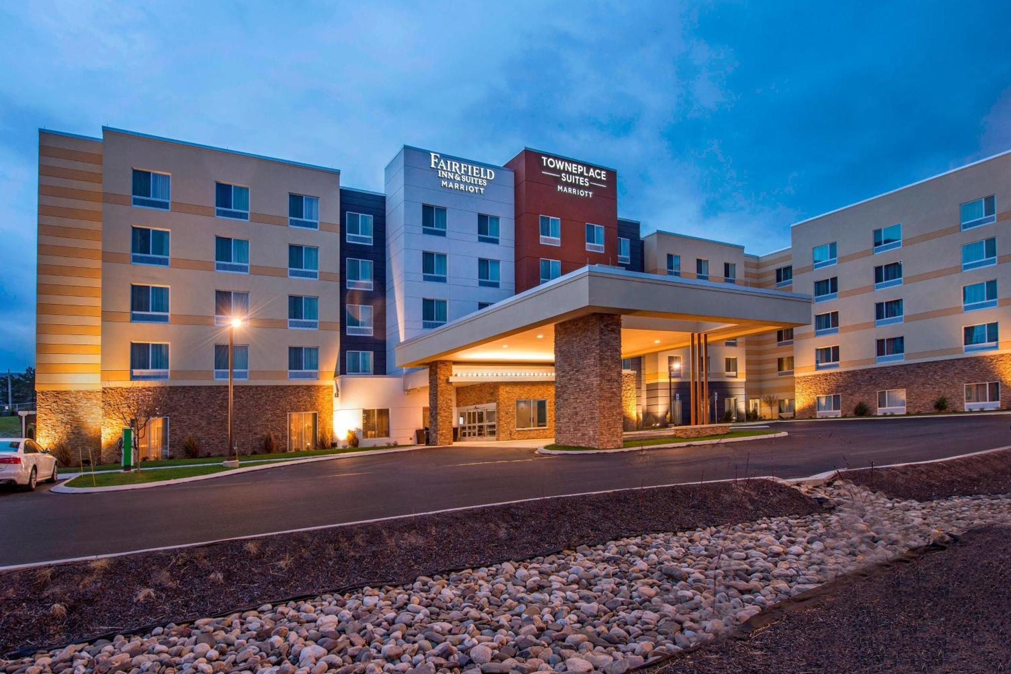 Towneplace Suites By Marriott Алтуна Екстериор снимка