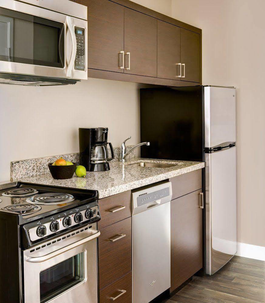 Towneplace Suites By Marriott Алтуна Екстериор снимка