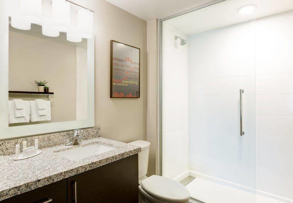 Towneplace Suites By Marriott Алтуна Екстериор снимка