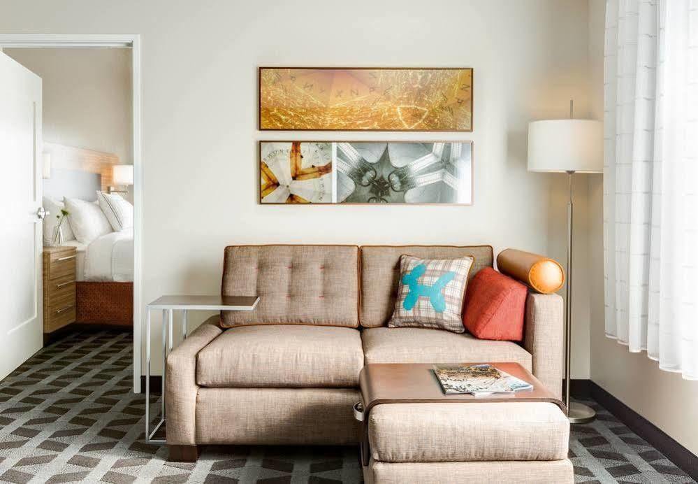 Towneplace Suites By Marriott Алтуна Екстериор снимка