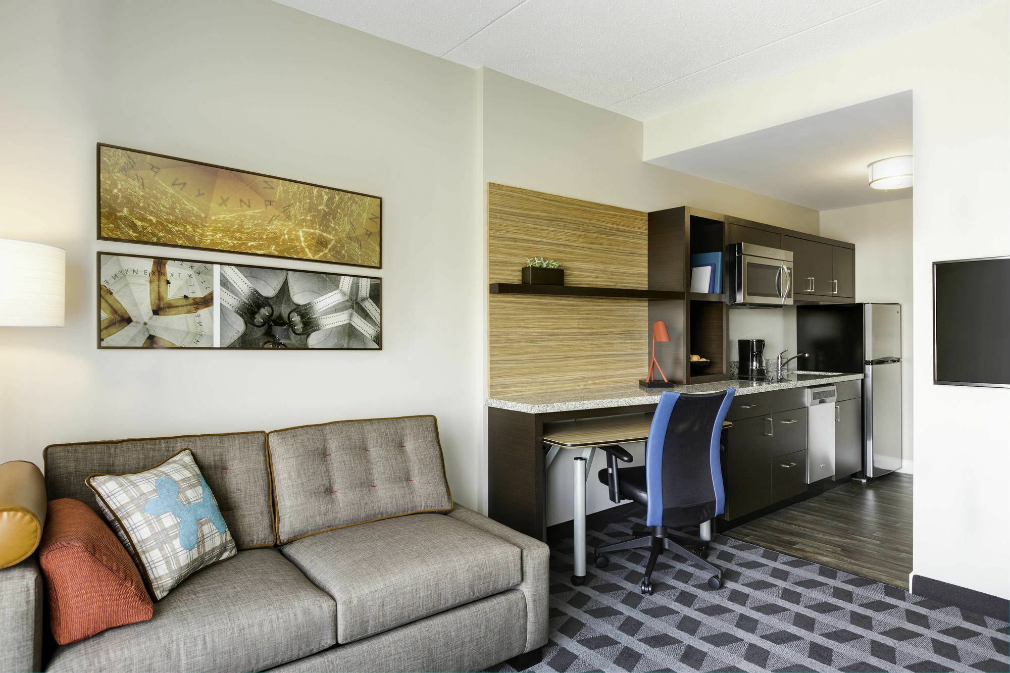 Towneplace Suites By Marriott Алтуна Екстериор снимка